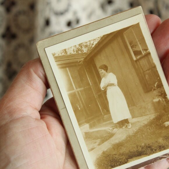 Vintage 1910s Photograph, Edwardian Photo Smiling Woman, Antique Black And White - Picture 8 of 10